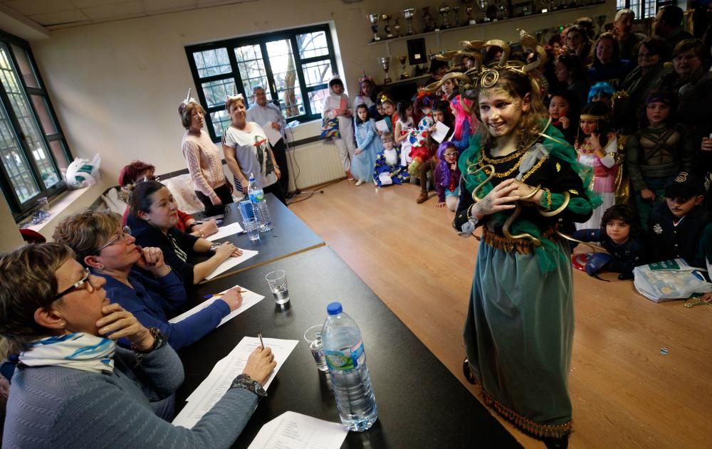 Concurso de carnaval en el Centro Social de La Corredoria