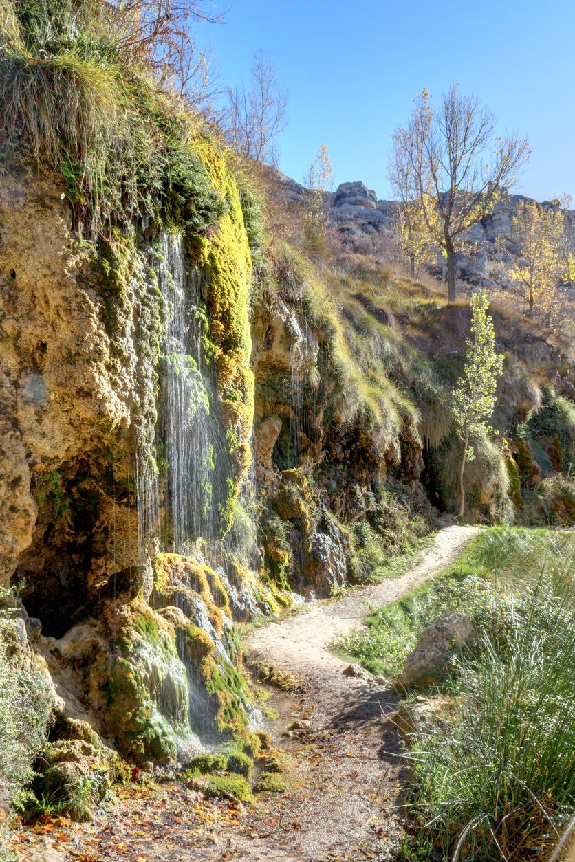 El manantial de Aguallueve es, sin duda, de los más pintorescos de España.
