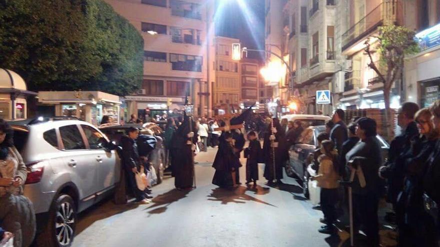 La procesión ayer a su pado por la Plaza Nueva.