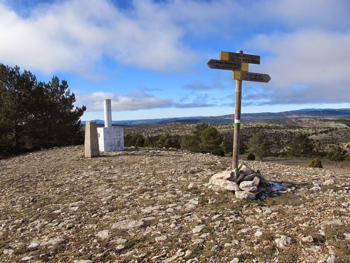 Punto de encuentro en la Cruz de los Tres Reinos