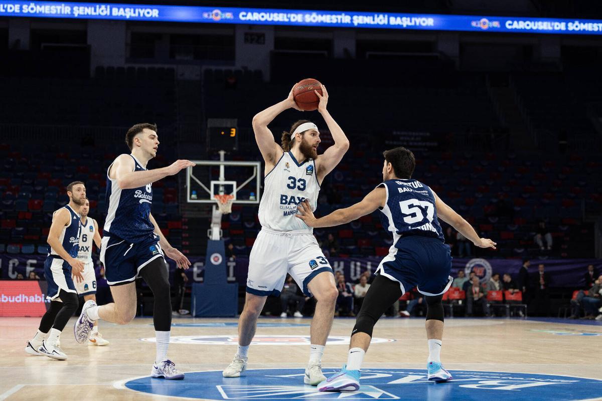 Golden va anotar 9 punts i va capturar 4 rebots en 13 minuts contra el Bahçesehir