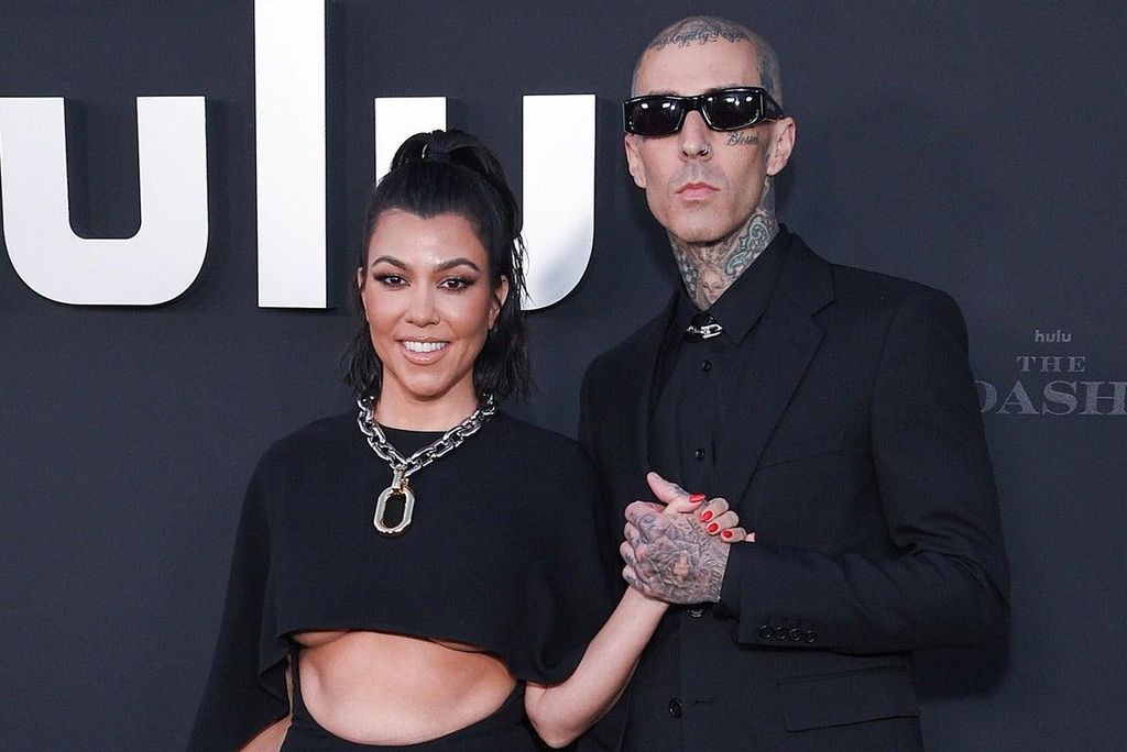 Kourtney Kardashian presumiendo de abdominales con Travis Barker