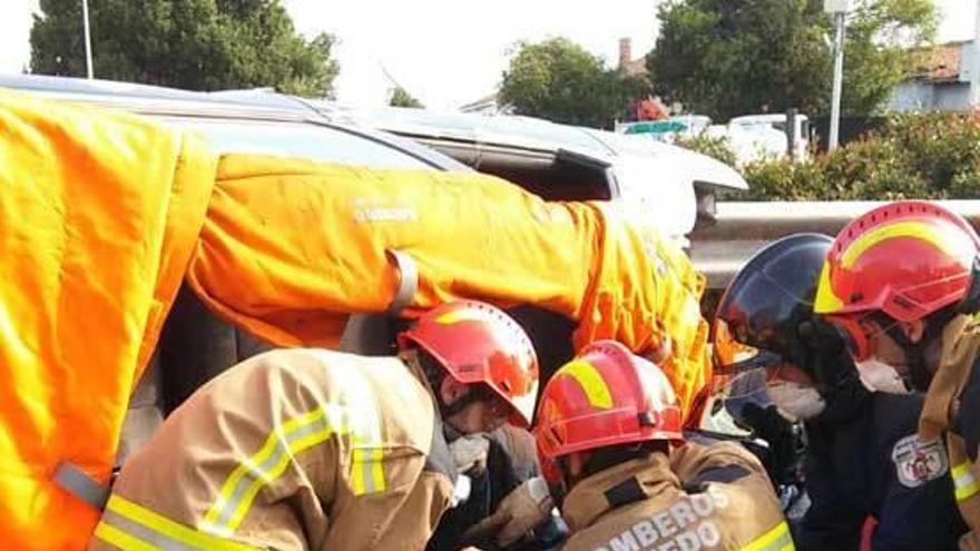 Los bomberos practican excarcelaciones