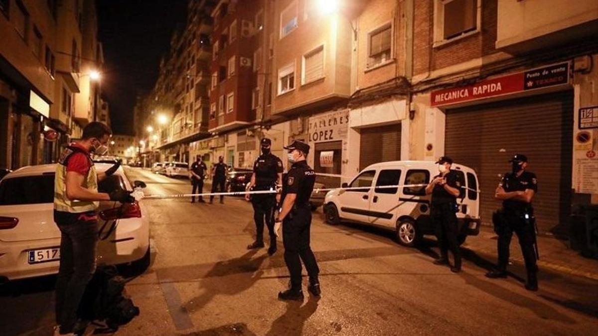 Agentes de la Policía Nacional en el lugar de los hechos.