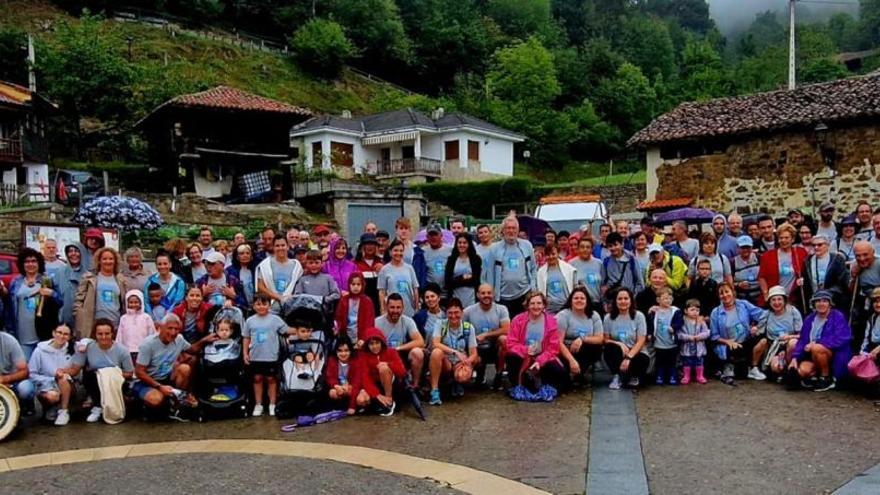 Sobrescobio se demuestra andando: la XVII Marcha por los pueblos reunió a 400 senderistas, muchos de ellos turistas