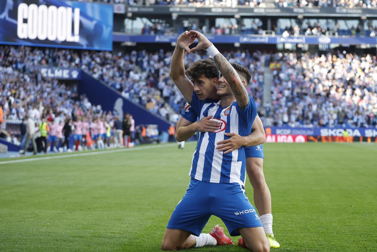 Roberto festeja el tanto tras adelantar al Espanyol contra el Betis.