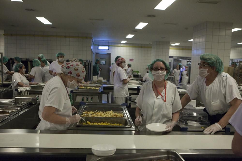 Los pacientes del HUCA disfrutan del menú elaborado por Nacho Manzano