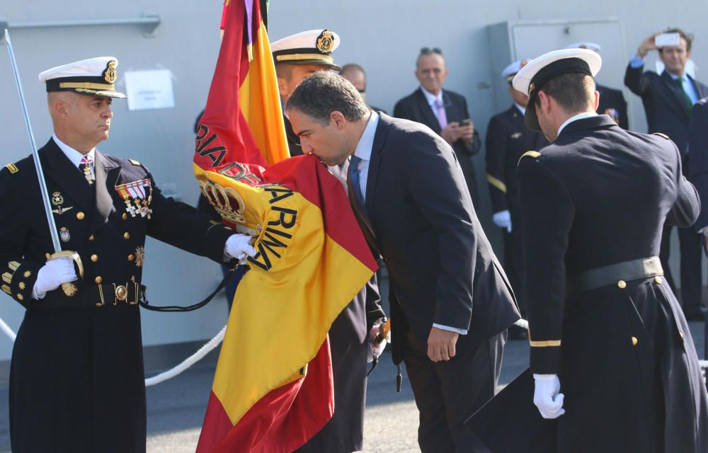 Jura de bandera civil en el portaviones Juan Carlo