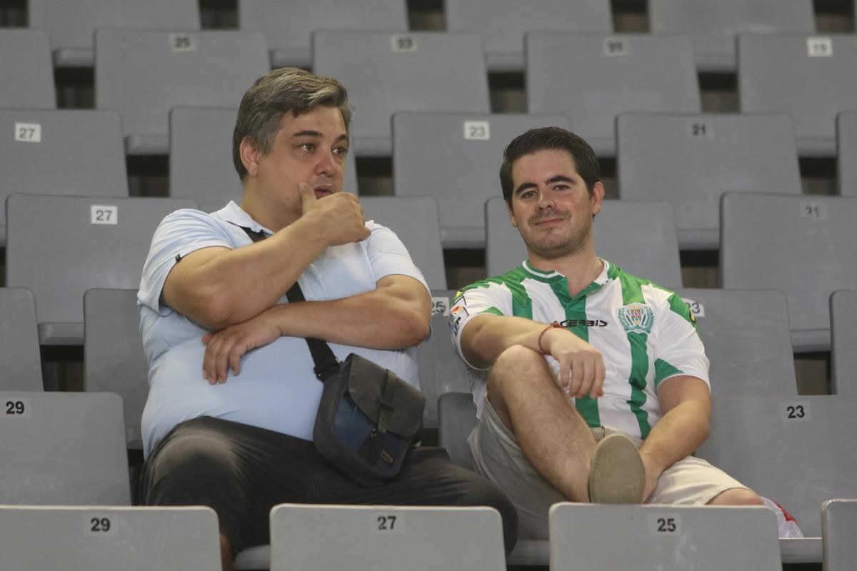 Aficionados en el encuentro de Copa del Rey