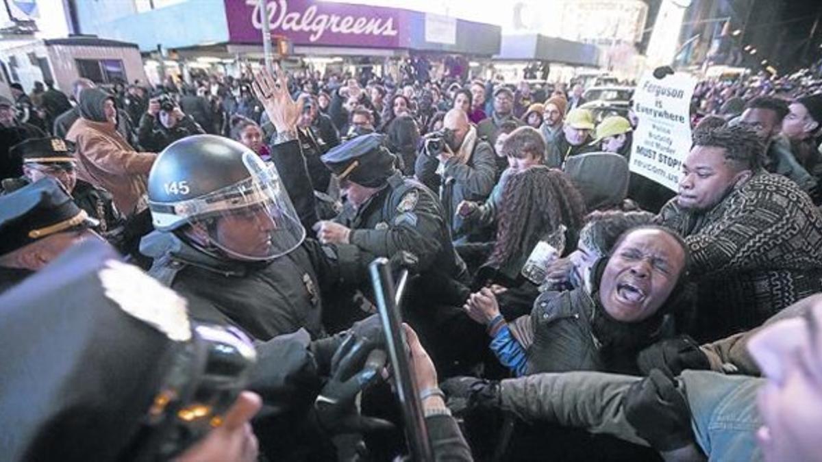 Choques entre policías y manifestantes el jueves en Times Square, Nueva York