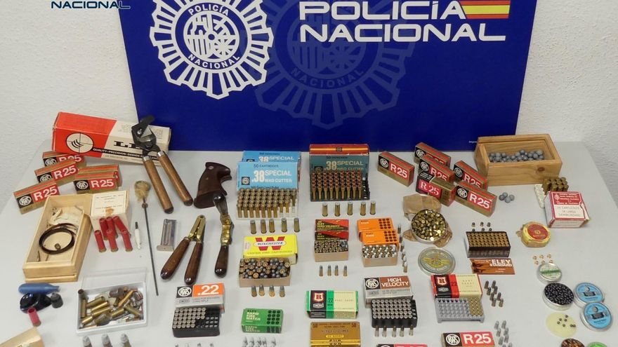 Investigan el hallazgo de munición y partes de armas de fuego en un piso desahuciado en Tenerife