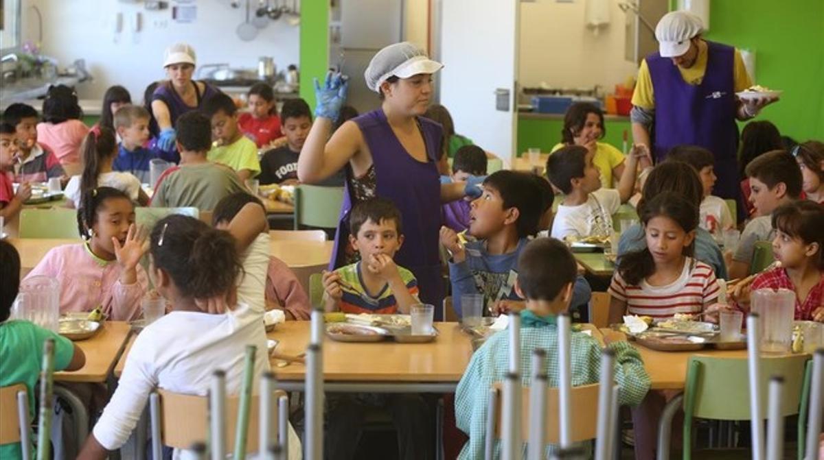 Alumnos en el comedor del colegio público Antaviana de Barcelona.