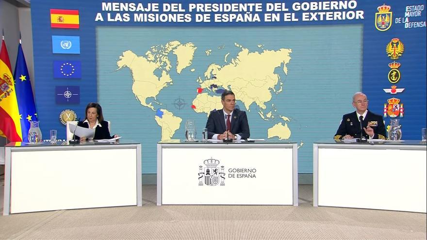 Sánchez felicita la Navidad a las tropas en el exterior y ensalza su labor ante emergencias y catástrofes como la DANA