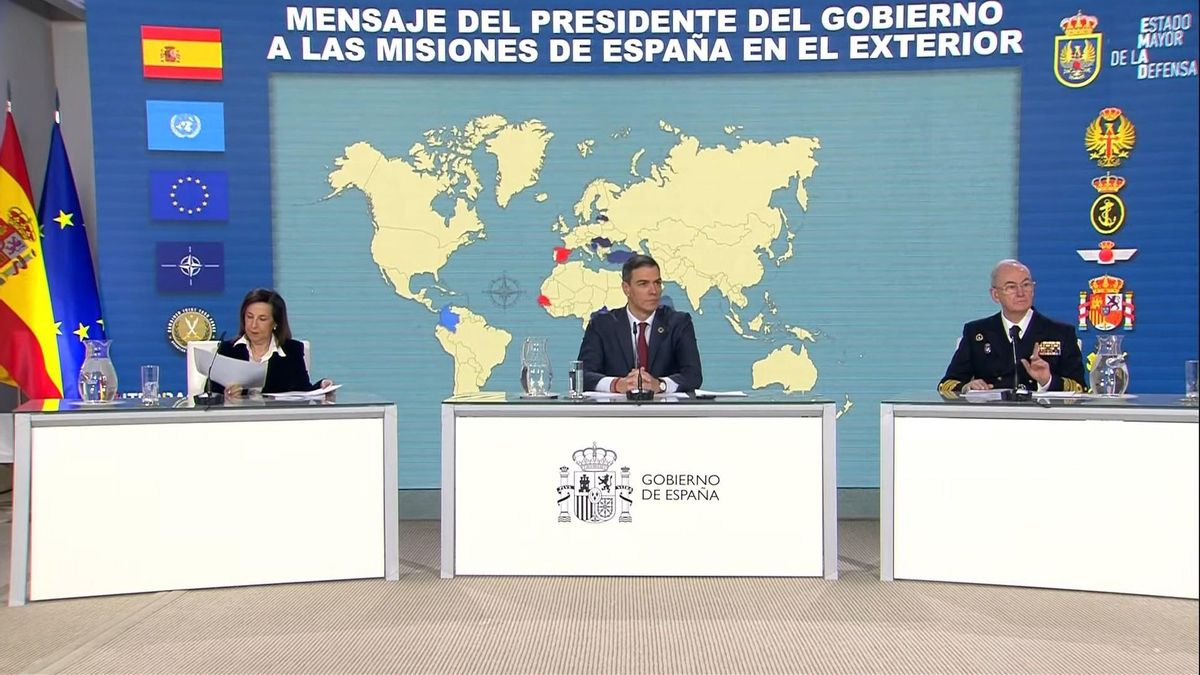 El presidente del Gobierno, Pedro Sánchez, ha mantenido este martes una videoconferencia con las unidades españolas en misiones humanitarias y de paz en el exterior, con motivo de la celebración de la Navidad.