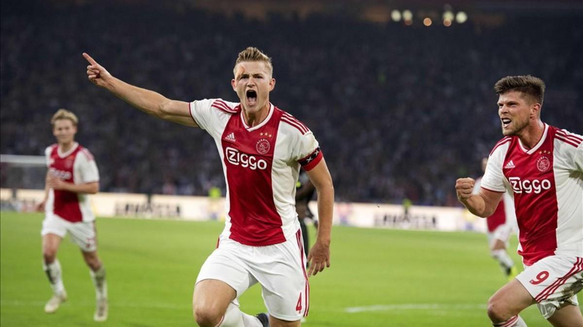 De Ligt celebra el segundo gol del Ajax de Amsterdam