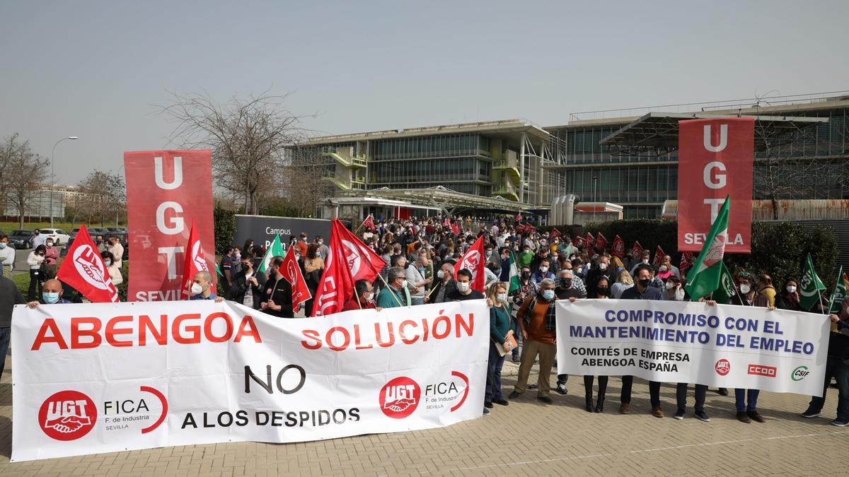 Manifestación en Palmas Altas de los trabajadores de Abengoa.