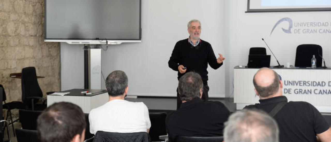 El doctor Luis Quindós, este miércoles en el Aula de Piedra de la Universidad de Las Palmas de Gran Canaria.