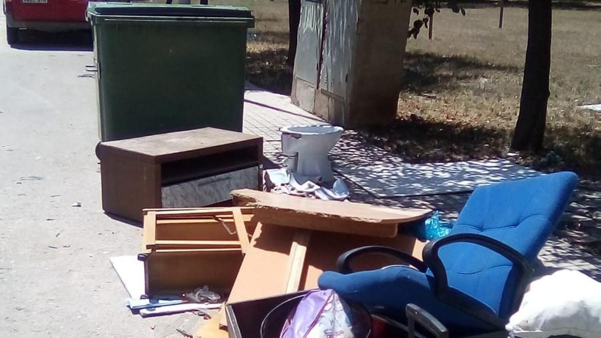 Uno de los vertidos cuya autoría ha sido identificada gracias a la videovigilancia.