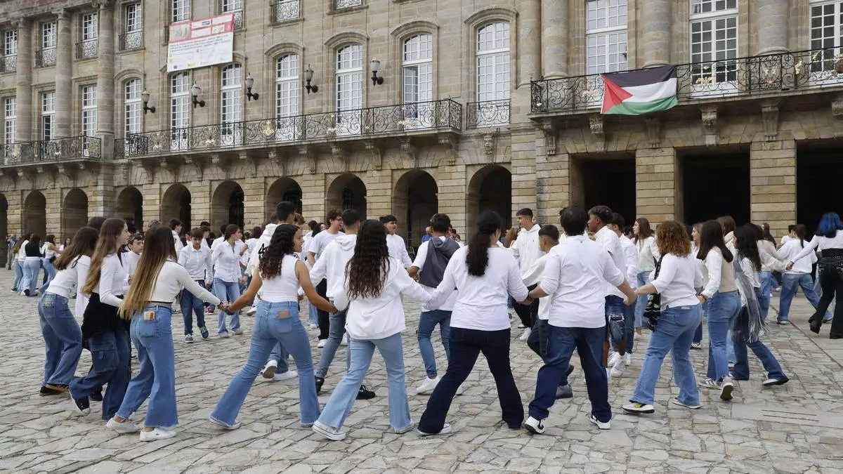 O canto coral faise coa praza do Obradoiro