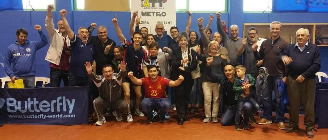 Celebración del título liguero tras el partido ante el Alsa-Cartagena.