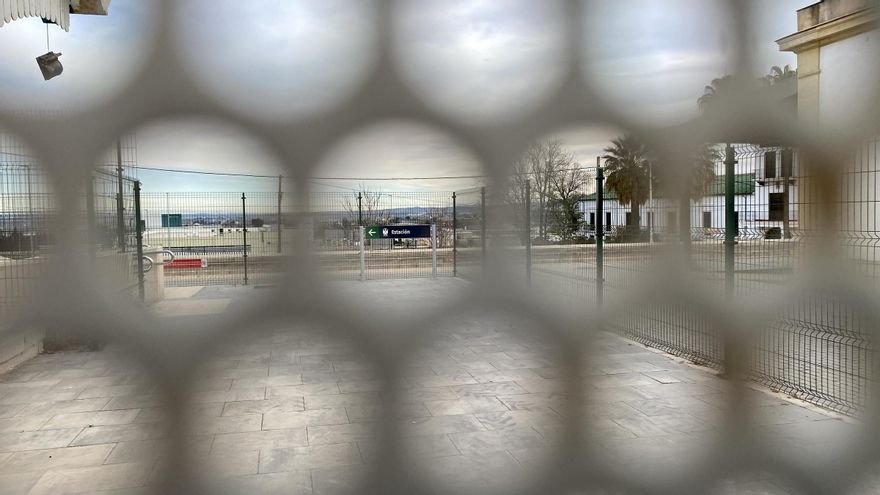 Adif remite una propuesta de concesión para la apertura del paso peatonal de la nueva estación de Antequera