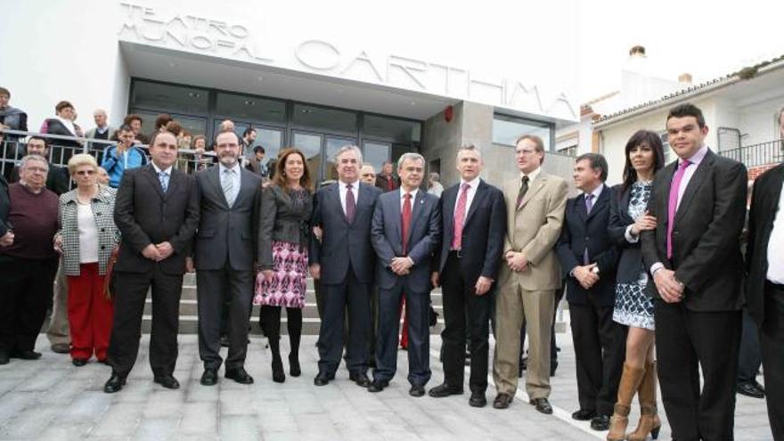 Fachada del nuevo teatro tras su inauguración