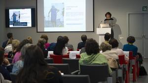 Conferencia de Elisa Sala sobre soledad no deseada y voluntariado en el Colegio Oficial de Infermeras e Infermeros de Barcelona (COIB)