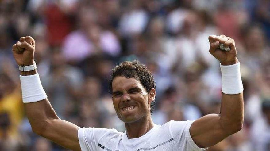 Rafa Nadal festeja su victoria ante Khachanov. // Efe