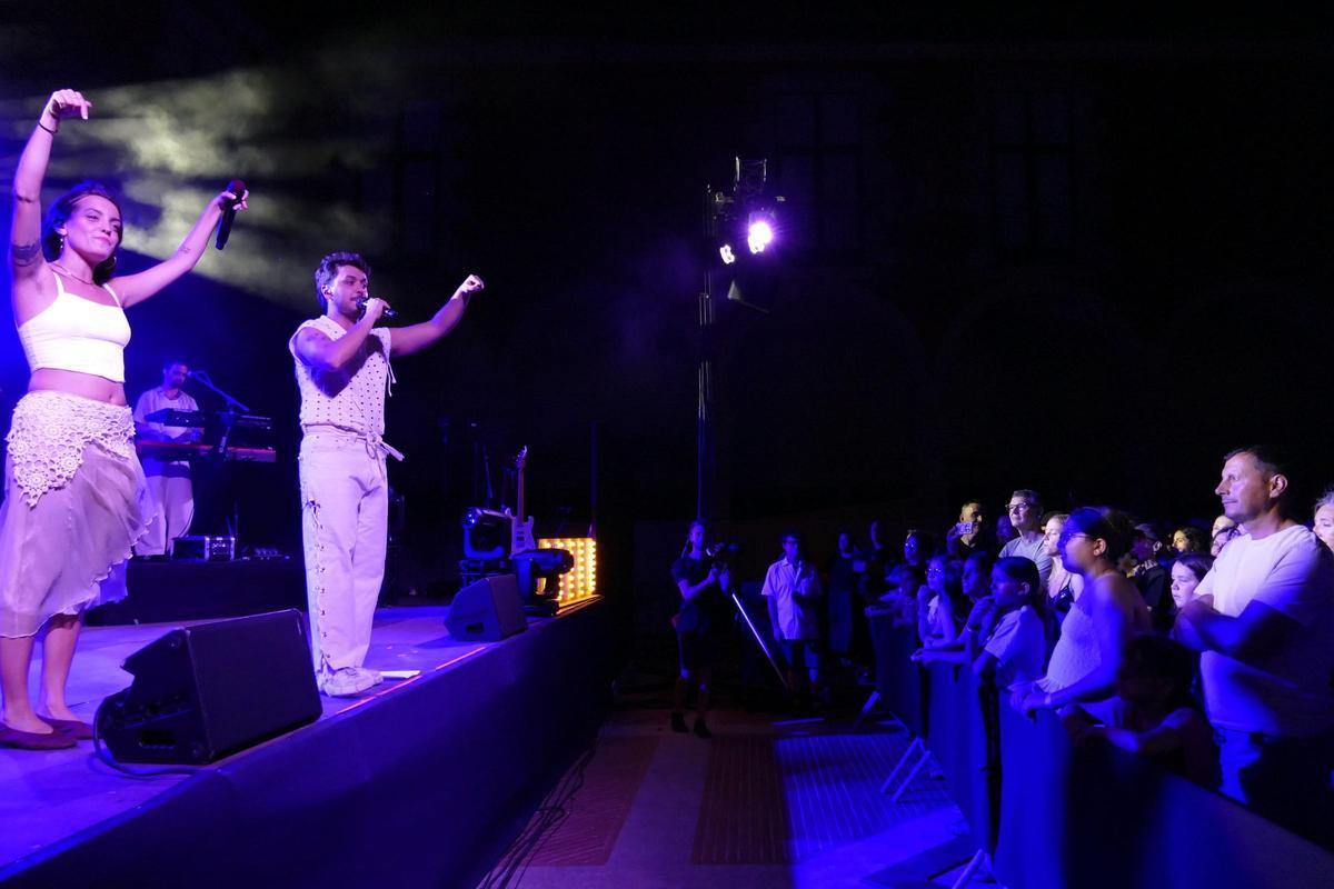 EN IMATGES | La música de Ginestà i Wilma's ressona al pati del Palau dels Comtes en el marc del Festival Istiu