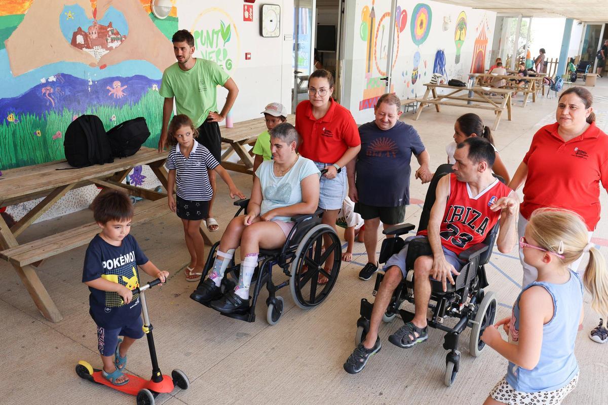 Aquí están todas las fotos de la convivencia entre niños y usuarios del centro de día de Can Raspalls
