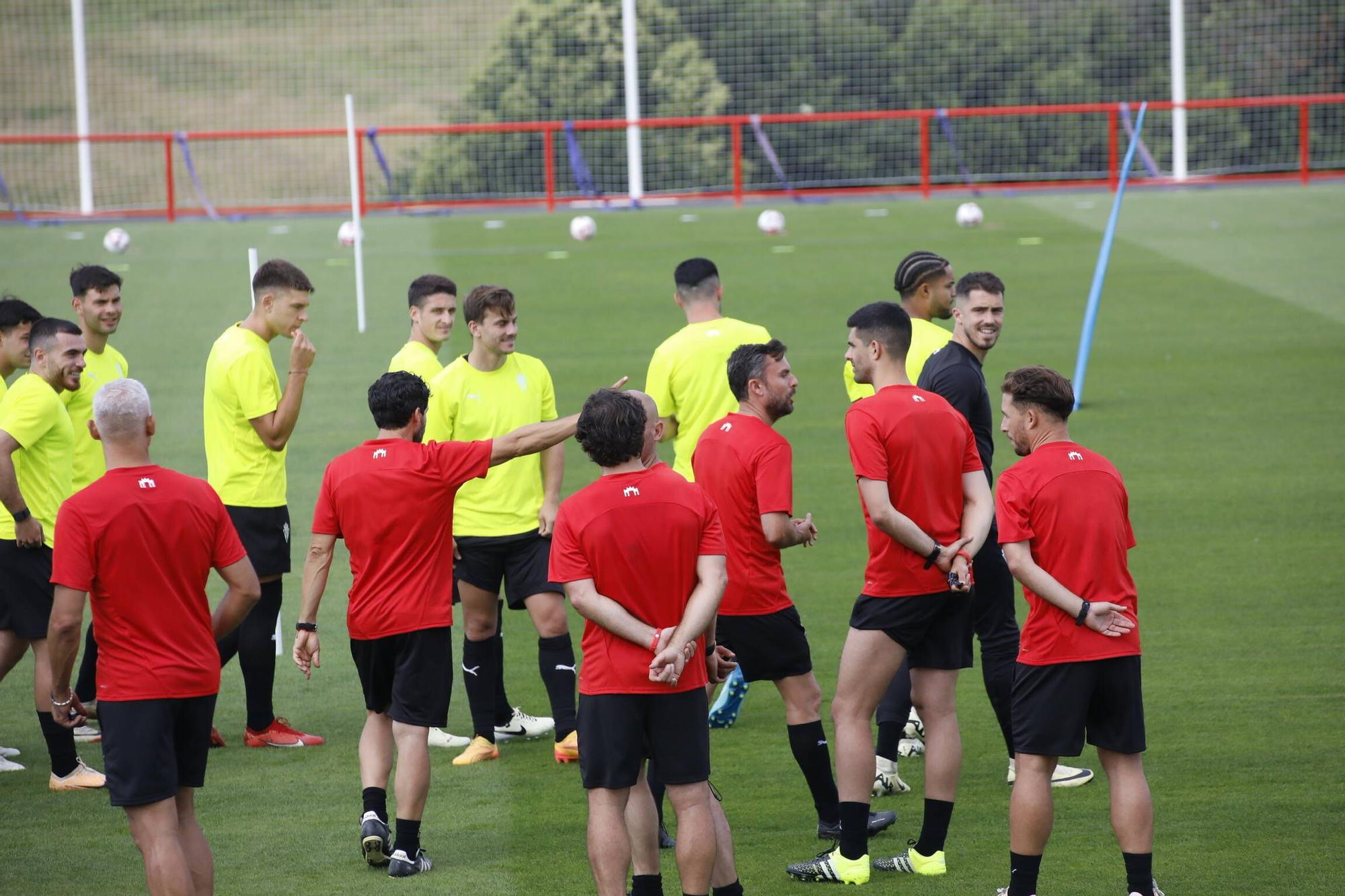 Así fue el primer entrenamiento de la era Albés en el Sporting (en imágenes)