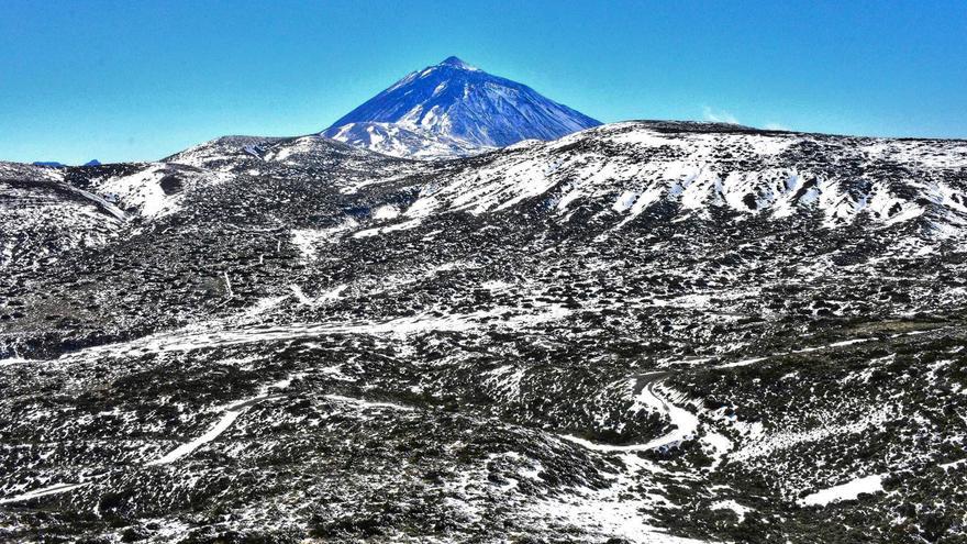 La borrasca Celia deja un manto de nieve sobre el Teide