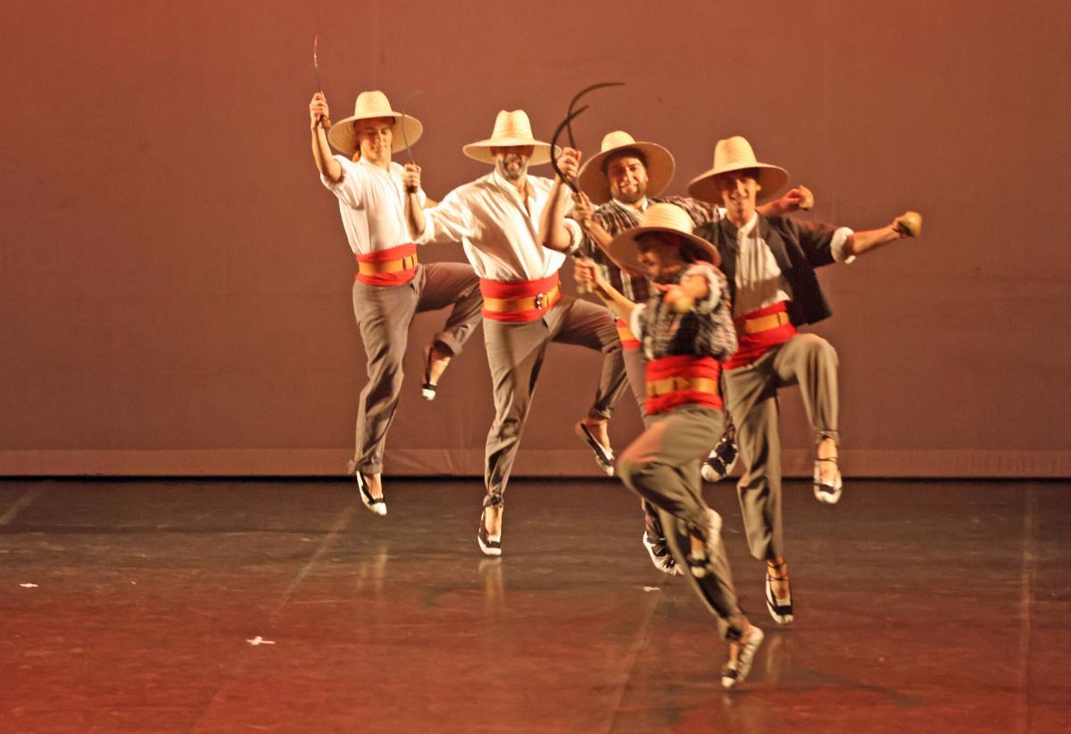 GALERIA | L’Esbart Dansaire Santvicentí estrena espectacle al Conservatori de Manresa GALERIA | L’Esbart Dansaire Santvicentí estrena espectacle al Conservatori de Manresa