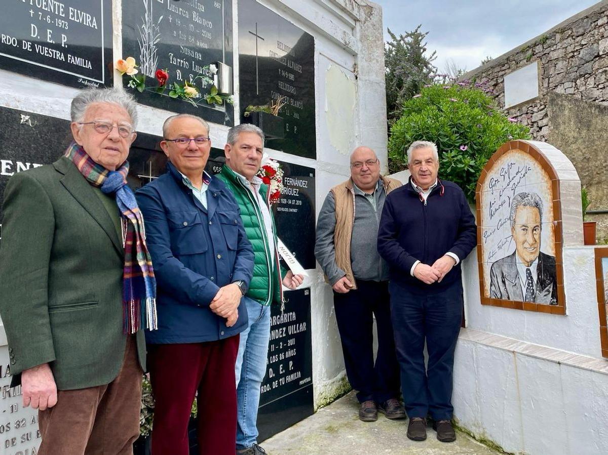 Un momento del homenaje, ayer, en Ceares.