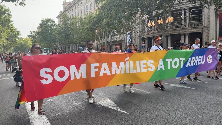 El Pride Barcelona reúne a miles de personas en una manifestación para mostrar "todas las realidades"