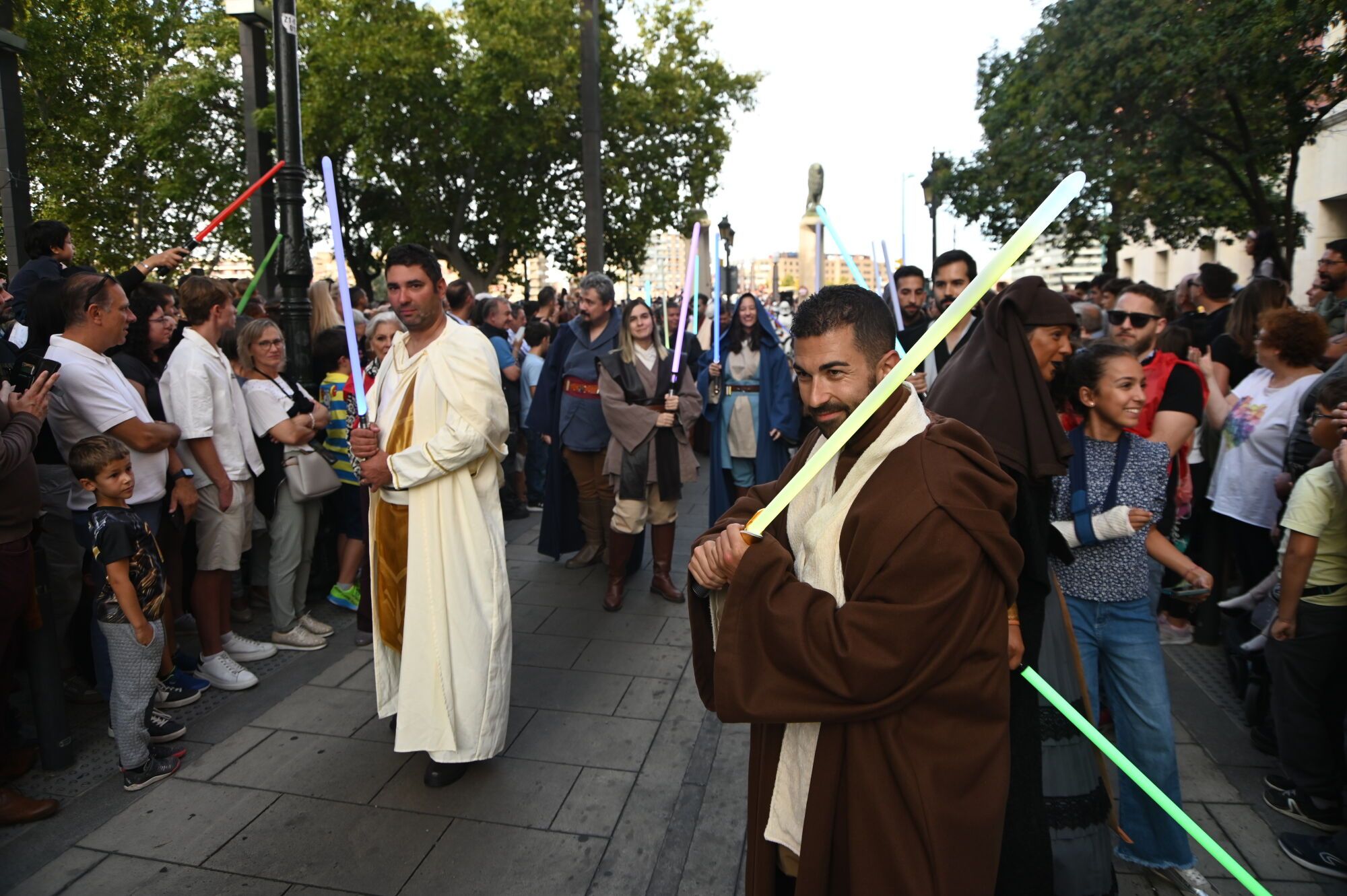En imágenes | El desfile de Star Wars acerca la fuerza al público de Zaragoza