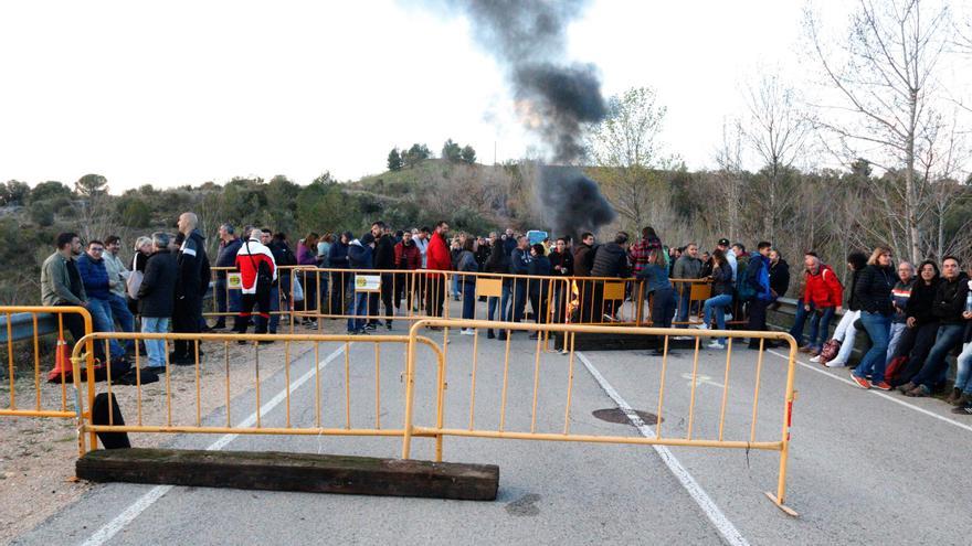 El bloqueig dels funcionaris a les presons deixa 4.000 interns dins de les cel·les