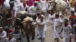 Una carrera rápida con cinco heridos abre los encierros de los Sanfermines 2022