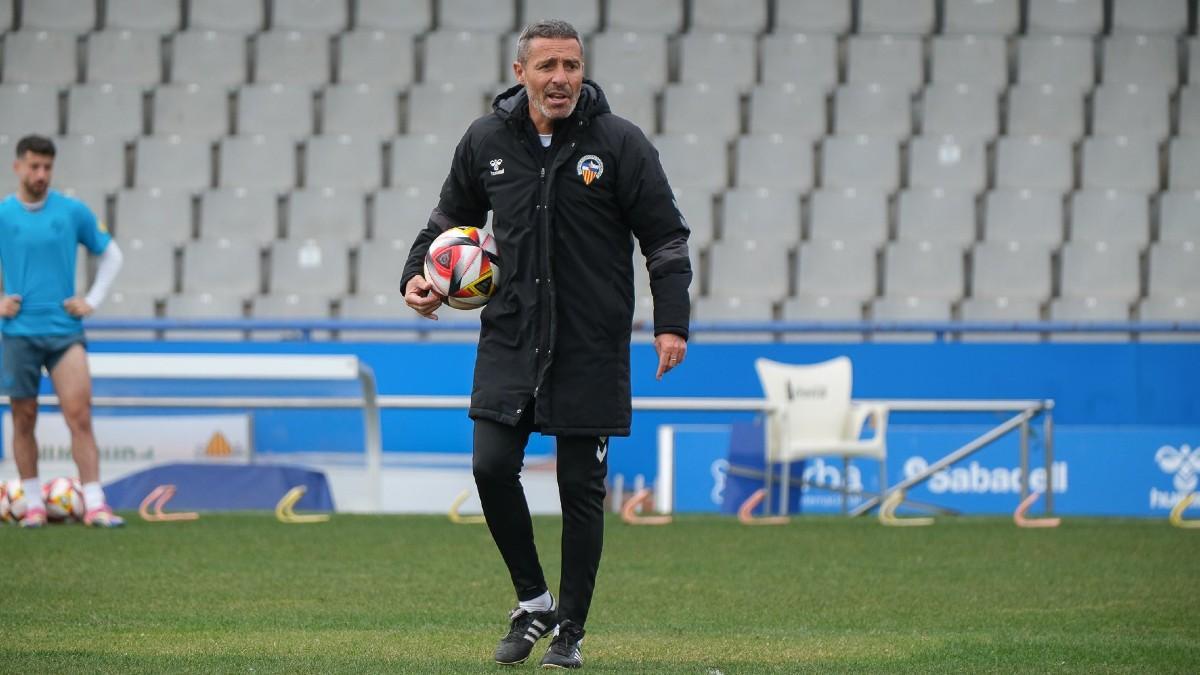 Óscar Cano, técnico del Sabadell