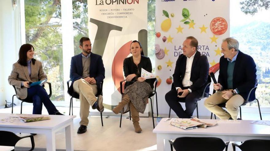 Participantes de la mesa de expertos ‘La Huerta de Europa; sostenible, eficiente e innovadora’, organizada por el diario La Opinión y la CARM. | JUAN CARLOS CAVAL