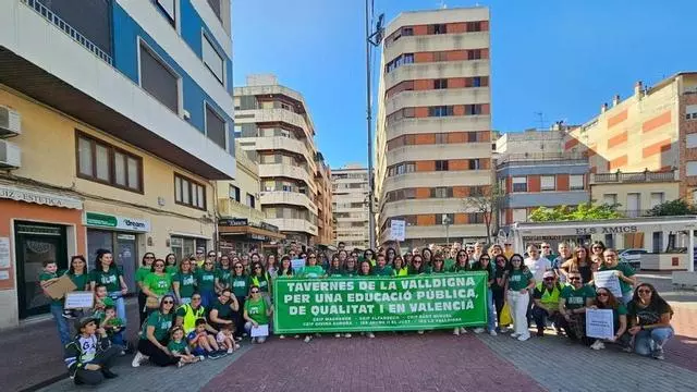 Los docentes de Tavernes de la Valldigna toman las calles