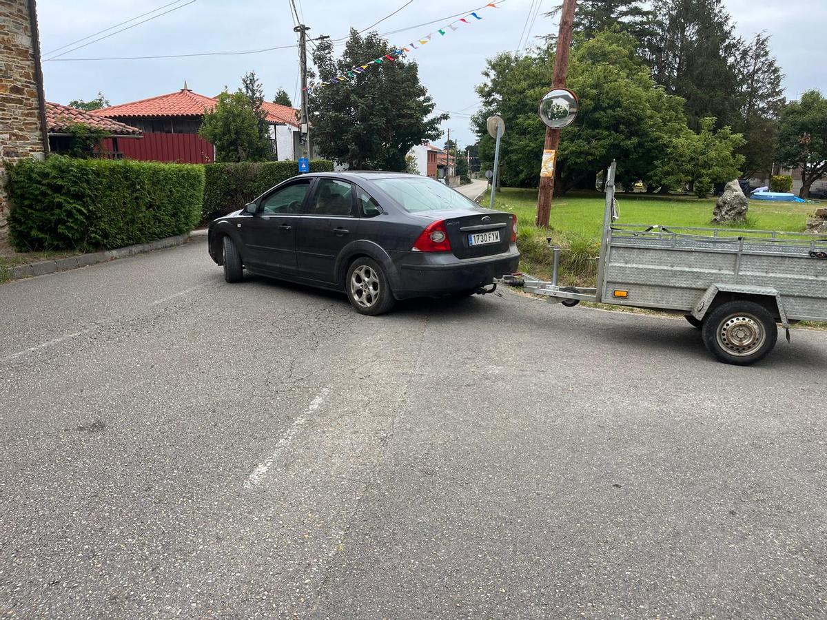 En imágenes: Los vecinos piden limitar la velocidad de los vehículos a su paso por Villademar En imágenes: Los vecinos piden limitar la velocidad de los vehículos a su paso por Villademar