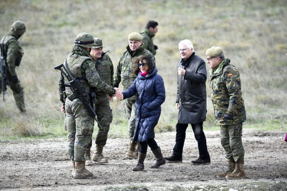 Maniobras militares en la base de San Gregorio