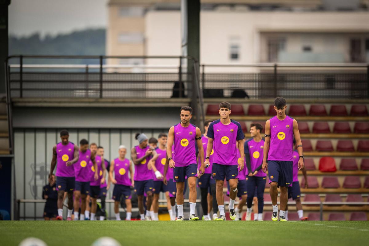 Entrenamiento del Barça en la Ciutat Esportiva Joan Gamper.
