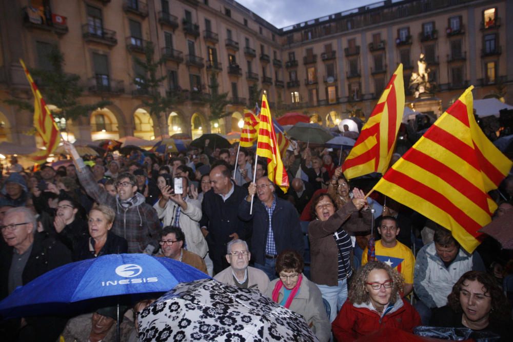 Puigdemont omple la plaça de la Independència de Girona