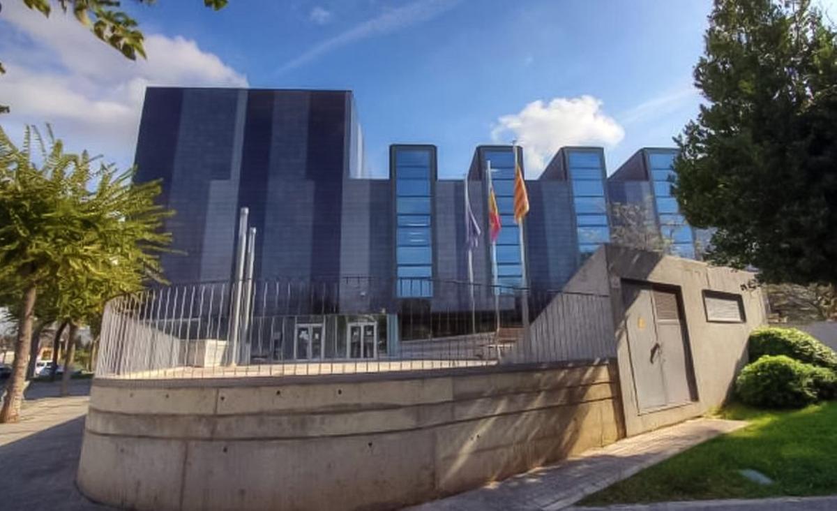 Un veí de Sitges denuncia la usurpació de la seva identitat en una web d’apostes