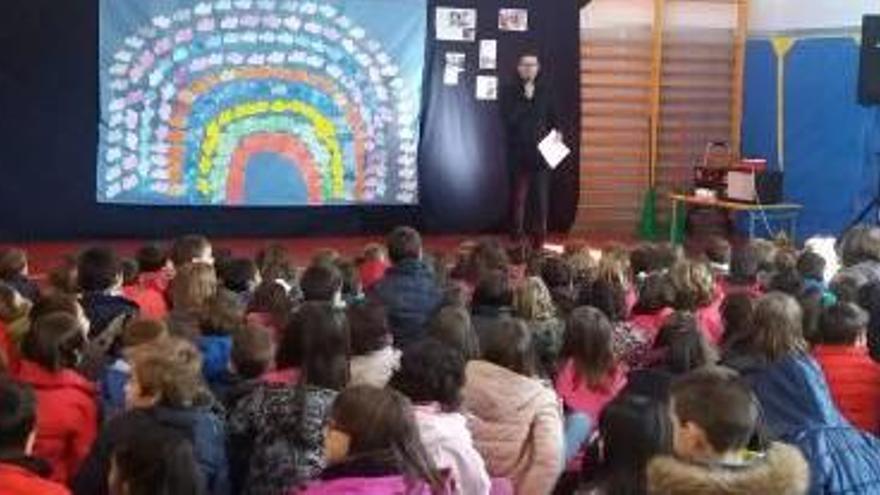 Homenaje del CEIP Cervantes de Ibi a una paisana cooperante