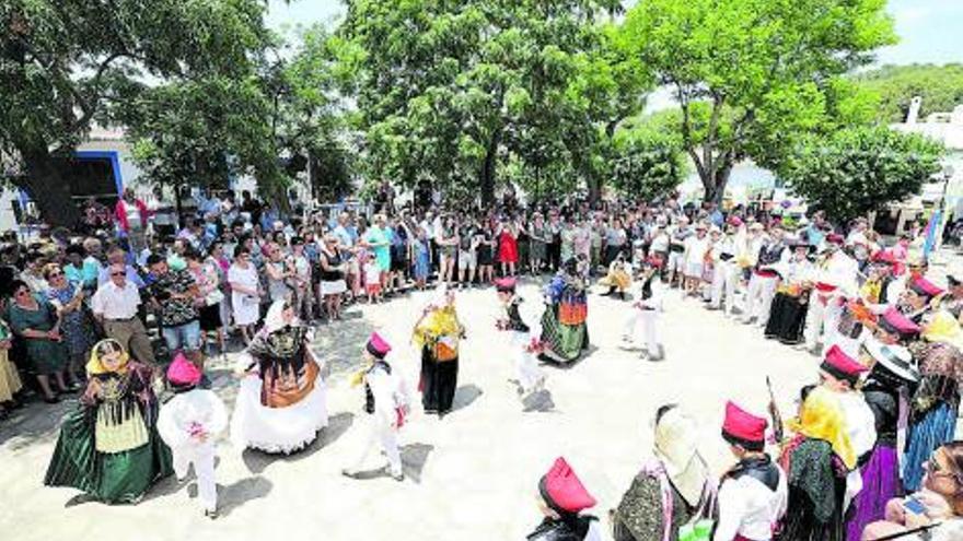 Imagen de archivo de la celebración de Sant Joan antes del covid. | VICENT MARÍ