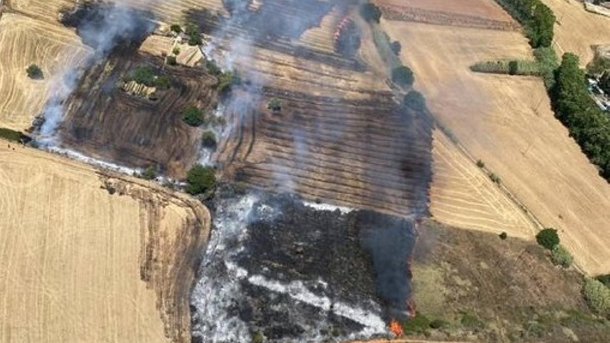 Imagen aérea del incendio en Montcada