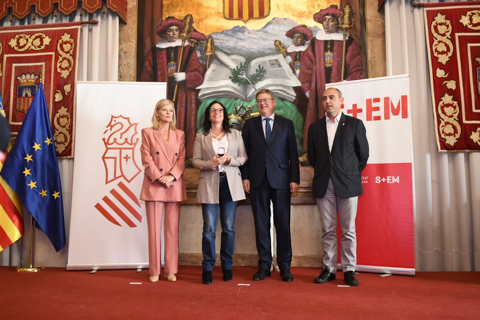 Entrega de distinciones a los participantes en la extinción de los incendios de este verano